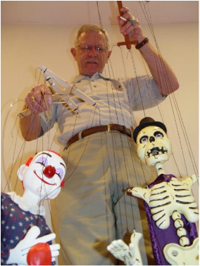 Conrad Hartz performs with Marionettes
