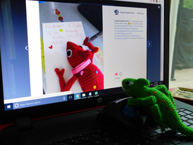 #cheerfulclyde reads card sent by cc for The Cheerful Chameleon